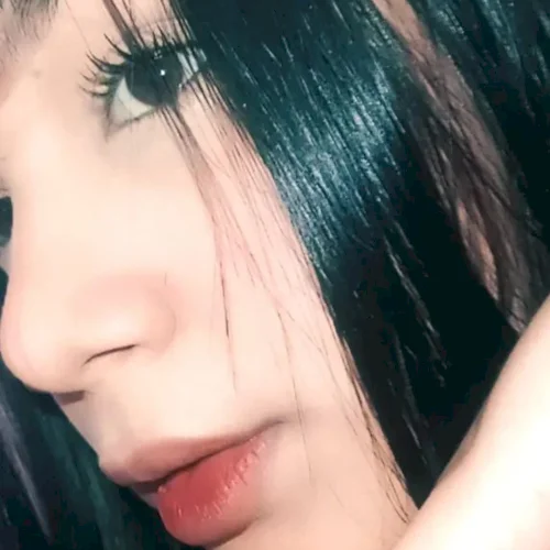 Vender nudes: Larissa